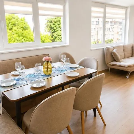 Spacious & Quiet 3br Apartment, Center & Sea Garden * Warna