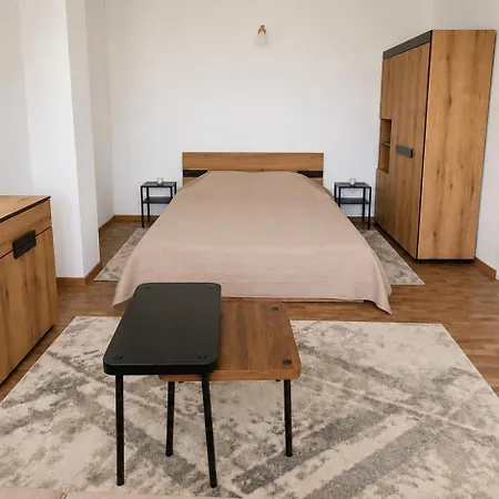 Spacious & Quiet 3br Apartment, Center & Sea Garden *