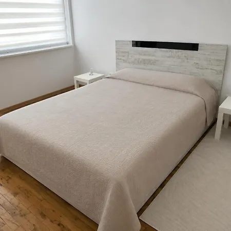Spacious & Quiet 3br Apartment, Center & Sea Garden Apartment *