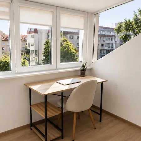 Apartment Spacious & Quiet 3br Apartment, Center & Sea Garden Warna