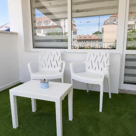Spacious & Quiet 3br Apartment, Center & Sea Garden Apartment